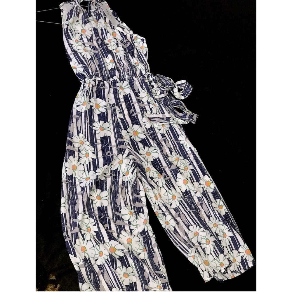 Love this Blue Floral Jumpsuit 😍 - Picture 4 of 4